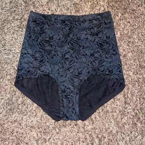 Black body corsage shape wear